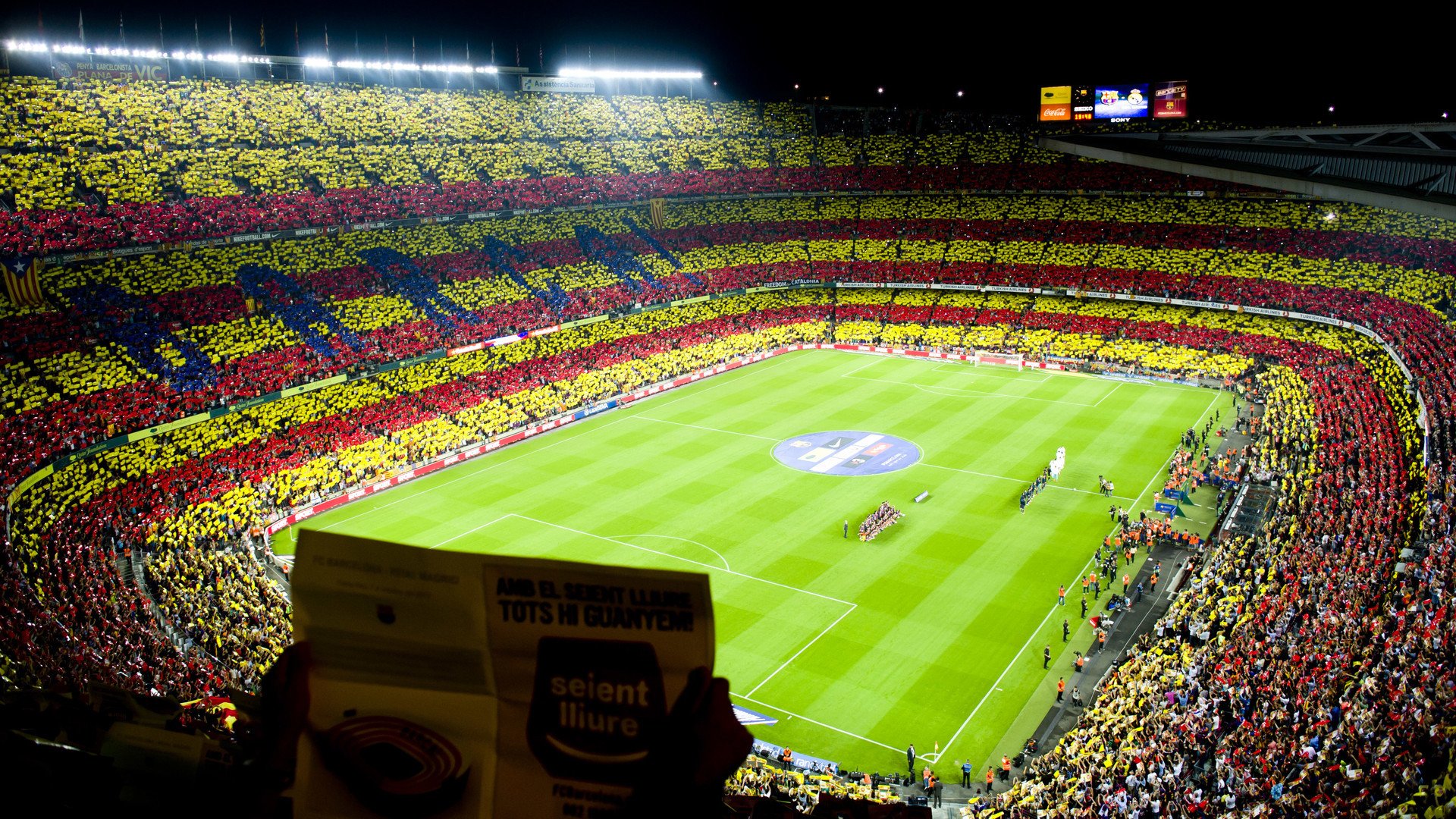 kaiyun中国-C罗场边怒发冲冠,巴萨队员砸水瓶泄愤,足球激情与失控的边界,C罗怒发冲冠,巴萨砸瓶泄愤,足球激情与失控的边界